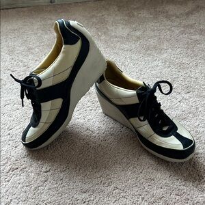 Tsubo Women’s “Fadir” Wedge Sneakers